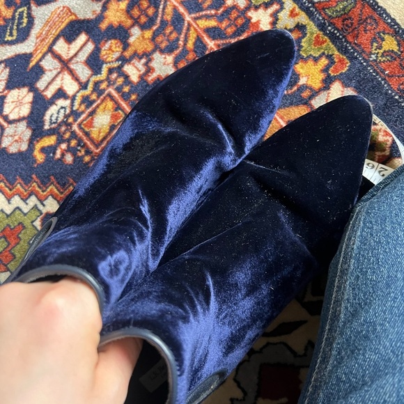 LK Bennett Navy Velvet Booties, size 42 - Picture 4 of 5